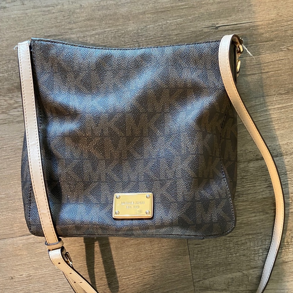Michael kors crossbody bag